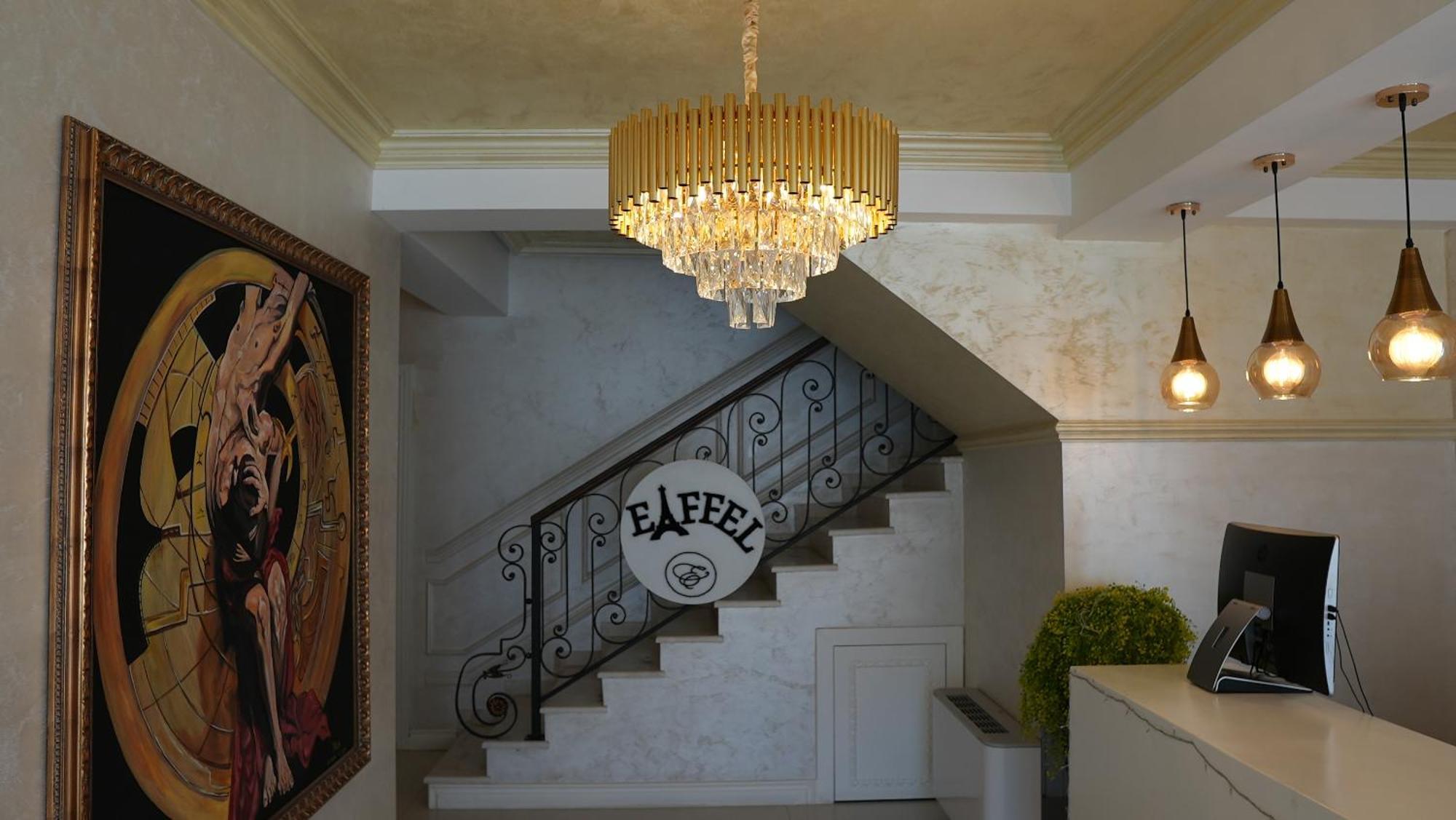 Eiffel Hotel Yrsheku
